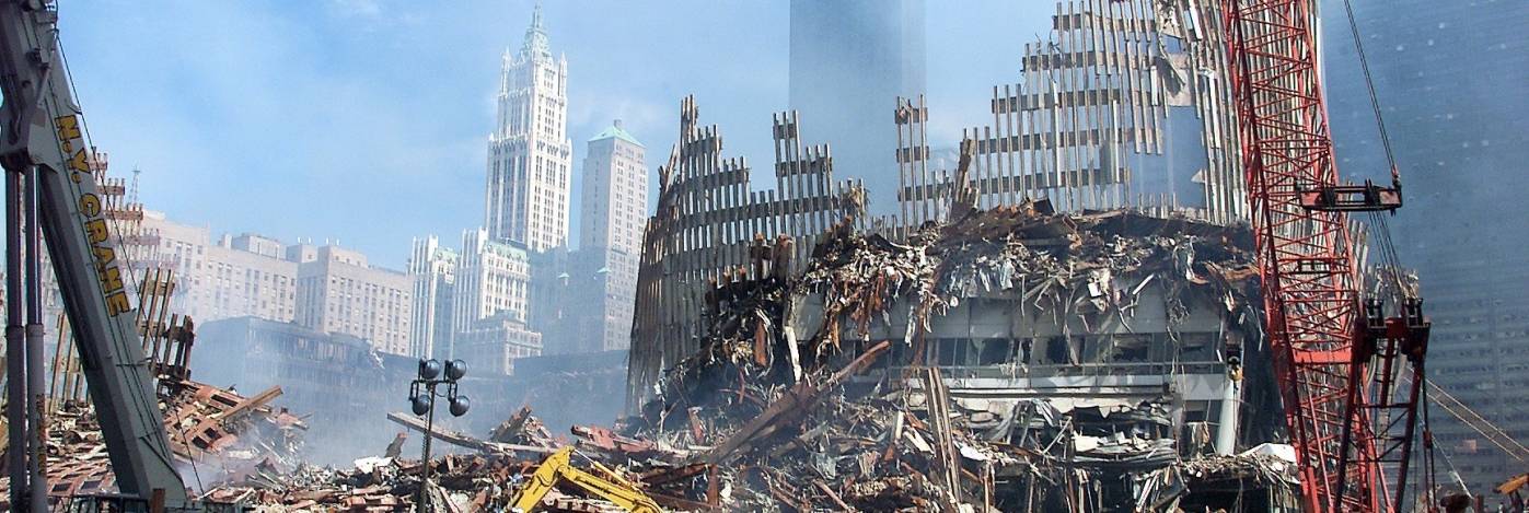 Ruinene av World Trade Center en uke etter al-Qaidas terrorangrep mot USA 11. september 2001. Foto: UN Photo/Eskinder Debebe.